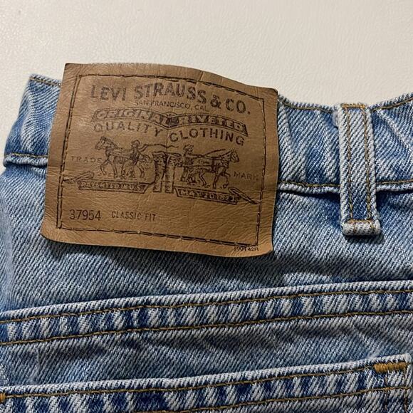 Levi’s 910 Vintage Rolled Hem Shorts Light Wash Classic Fit Women’s Size 9 JR - Picture 3 of 9